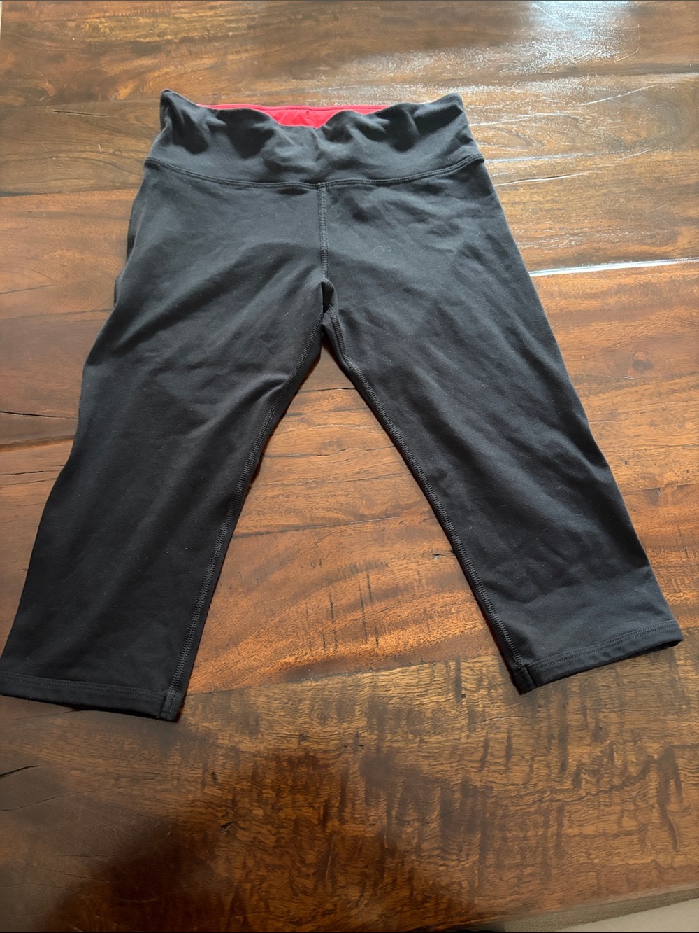 Lorna Jane Black Capri Leggings with Red Waistband Accent
